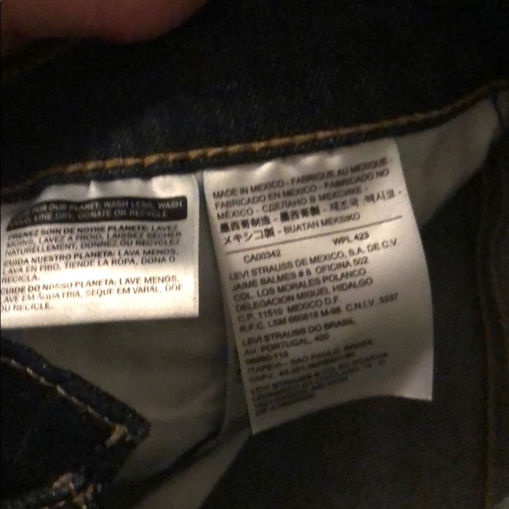 Men’s W32 L30 Levi dark wash straight jeans - Picture 2 of 4